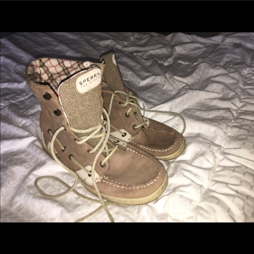 Barely worn sperry boots